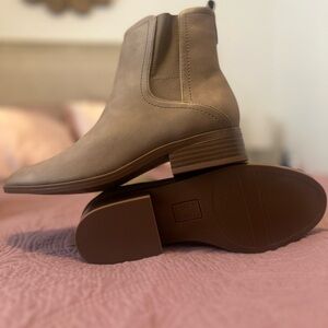 Brand New NATURALIZER Sampson Booties